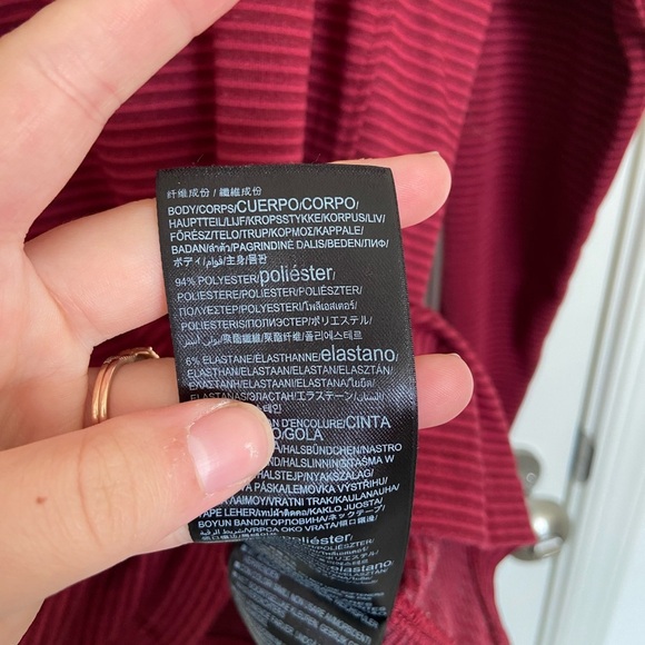 NWOT | Under Armour men’s red stripe pattern long sleeve “loose” coldgear‎ small - Picture 5 of 7